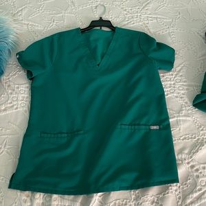 Figs scrubs top three pocket